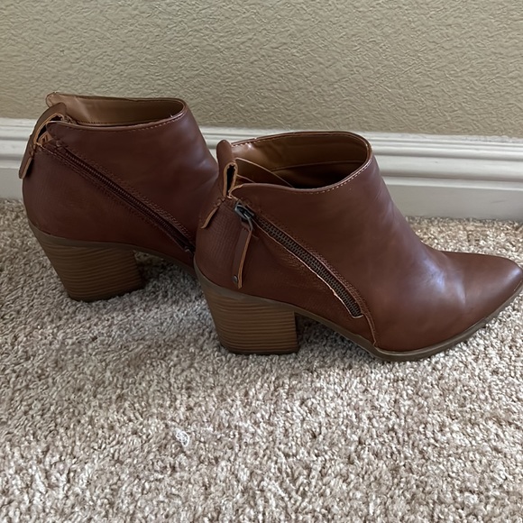 Universal Threads ankle Boots - Picture 4 of 6